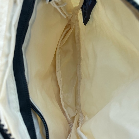 NWOT BAGGU Fanny Pack - Picture 6 of 11